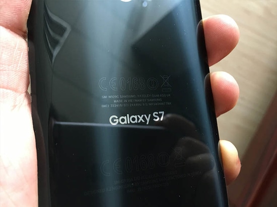 La marcatrice laser UV SUNTOP promuove la qualità estetica e funzionale delle custodie per telefoni cellulari SAMSUNG
