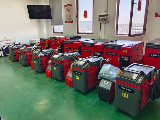 La saldatrice laser personalizzata per un cliente spagnolo ha completato con successo l'installazione e il collaudo, pronta per la spedizione!