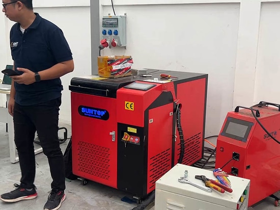 Un cliente indonesiano acquista la saldatrice laser portatile Suntop 4-in-1