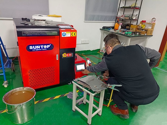 SUNTOP esegue un test di saldatura laser in diretta per un cliente francese