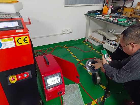 SUNTOP esegue un test di saldatura laser in diretta per un cliente francese
