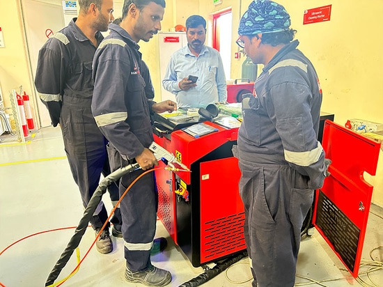 Un cliente di Dubai, negli Emirati Arabi Uniti, acquista la saldatrice laser portatile SUNTOP e organizza l'installazione e la formazione in loco