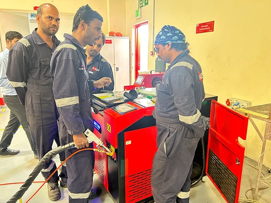 Un cliente di Dubai, negli Emirati Arabi Uniti, acquista la saldatrice laser portatile SUNTOP e organizza l'installazione e la formazione in loco
