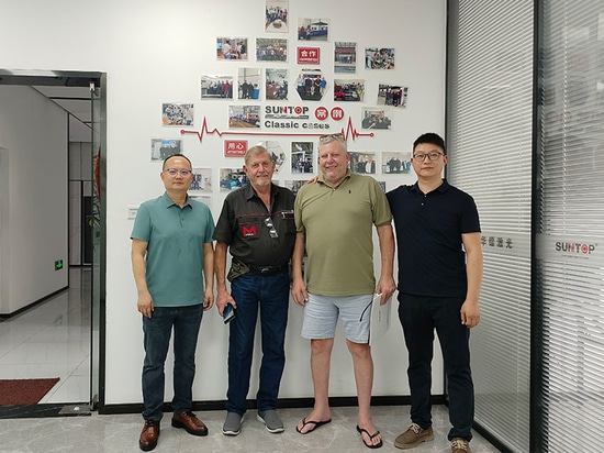 Un cliente sudafricano visita la fabbrica di Suntop Laser e riceve grandi elogi per le prestazioni della saldatrice laser