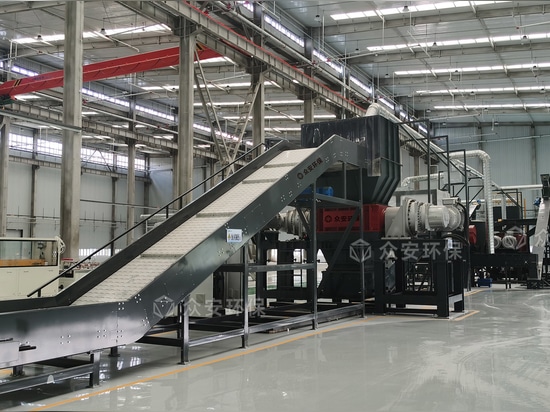 Trituratore di pale per turbine eoliche in Cina