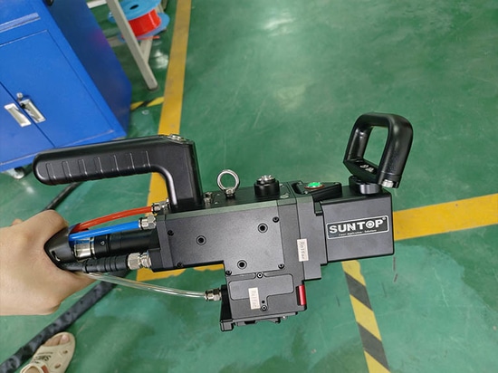 Suntop presenta una macchina per la pulizia laser portatile da 6000W personalizzata per i clienti