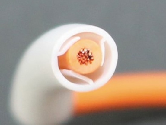 Il Grip Tube (materiale brevettato MAX) è disponibile in 3 misure (1,9 mm x 2,1 mm, 2,5 mm x 2,7 mm e 3,2 mm x 3,7 mm). Non richiede una pistola termica e può essere facilmente rimosso dal cavo.