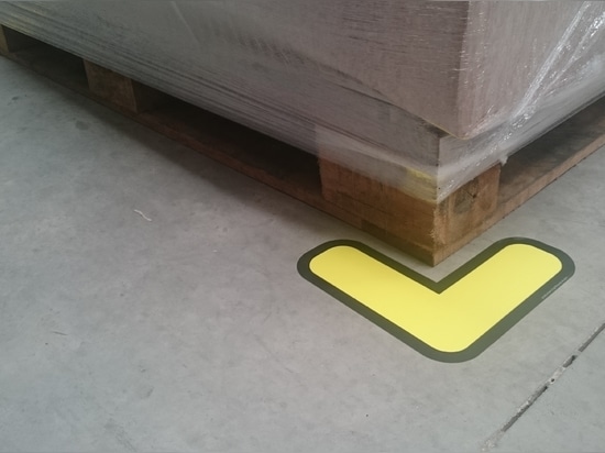 Marcatore per pavimenti angolare a forma di L