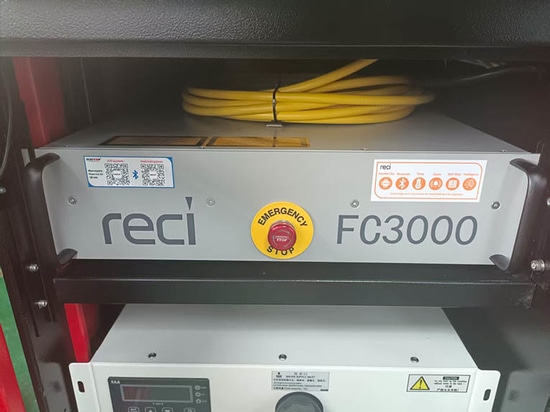 Saldatrice laser portatile da 3000 W consegnata a un cliente tedesco con grande soddisfazione