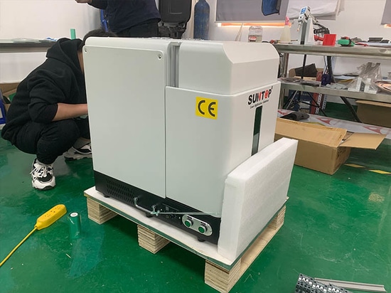 Macchina per marcatura laser portatile chiusa acquistata da un cliente tedesco consegnata con successo