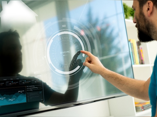 Confronto approfondito tra display LED e PC industriali con schermo tattile LCD