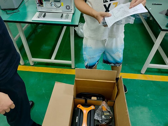 Macchina per marcatura laser portatile personalizzata spedita in Spagna!