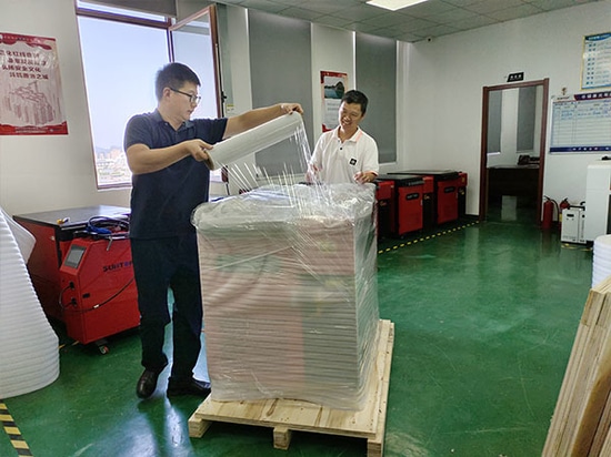 Macchina portatile per la pulizia laser da 3000 W personalizzata spedita in Italia!