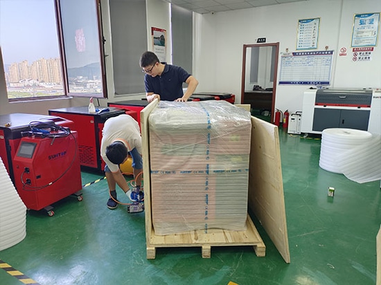 Macchina portatile per la pulizia laser da 3000 W personalizzata spedita in Italia!