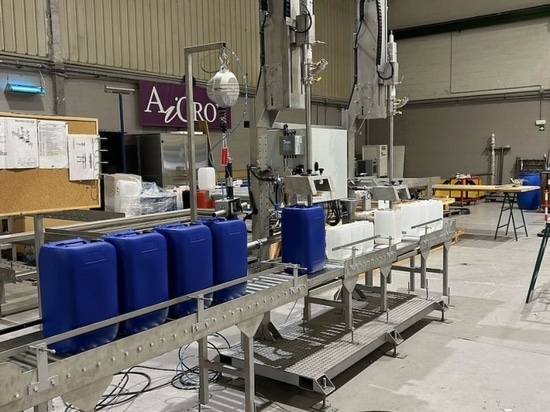 Sistema di riempimento semiautomatico per il riempimento delle taniche