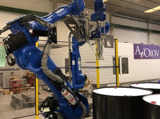 Impianto completamente automatico per il riempimento dei fusti
