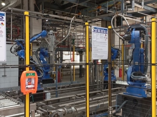 Impianto completamente automatico per il riempimento dei fusti