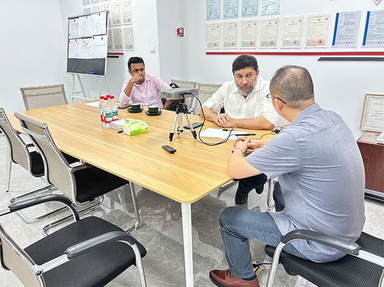 Suntop dà il benvenuto ai clienti del Bangladesh e l'ispezione in loco della saldatrice laser ha avuto esito positivo!