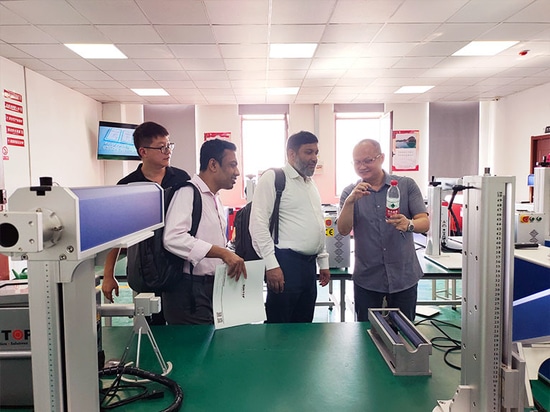 Suntop dà il benvenuto ai clienti del Bangladesh e l'ispezione in loco della saldatrice laser ha avuto esito positivo!