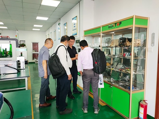 Suntop dà il benvenuto ai clienti del Bangladesh e l'ispezione in loco della saldatrice laser ha avuto esito positivo!