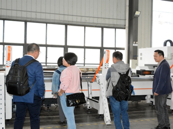 I clienti taiwanesi visitano Golden Laser per esplorare le soluzioni avanzate di taglio laser in fibra