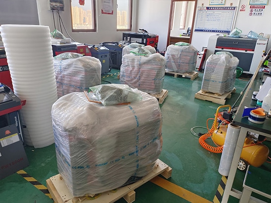 SUNTOP consegna con successo 8 saldatrici laser portatili personalizzate da 1500 W a un cliente spagnolo