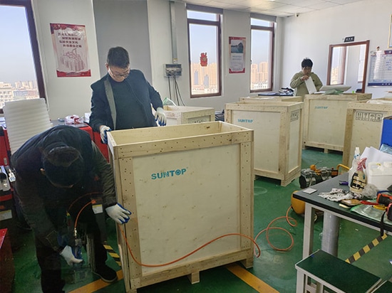 SUNTOP consegna con successo 8 saldatrici laser portatili personalizzate da 1500 W a un cliente spagnolo
