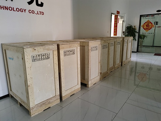 SUNTOP consegna con successo 8 saldatrici laser portatili personalizzate da 1500 W a un cliente spagnolo