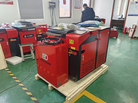 SUNTOP consegna 2 saldatrici laser 4 in 1 da 3000 W dopo aver superato con successo i test