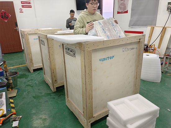 Quattro saldatrici laser portatili personalizzate da 2000 W spedite a un cliente spagnolo