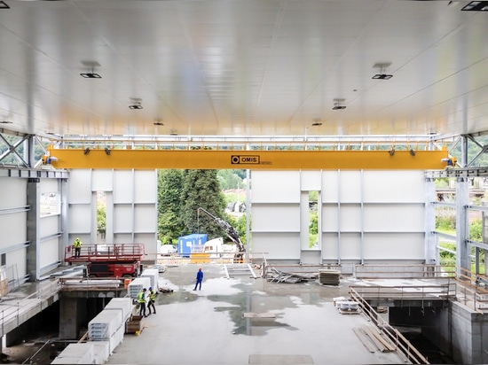Installazione di una gru a ponte da 36 metri in una cartiera