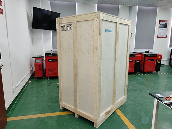 Spedita macchina per marcatura laser UV personalizzata per un cliente spagnolo: dotata di doppio pedale e porte laterali scorrevoli