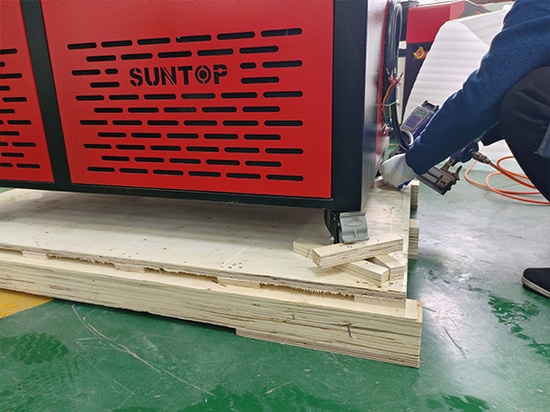 Cliente italiano collabora con Suntop Laser per l'acquisto ripetuto di una macchina per la pulizia laser portatile da 3000 W