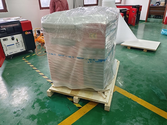 Cliente italiano collabora con Suntop Laser per l'acquisto ripetuto di una macchina per la pulizia laser portatile da 3000 W