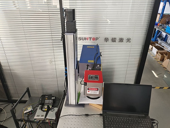Spedita la macchina per marcatura laser UV da 10 W personalizzata per un cliente italiano!