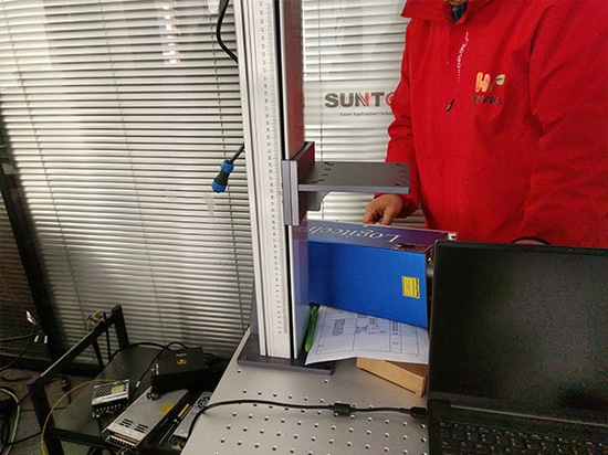 Spedita la macchina per marcatura laser UV da 10 W personalizzata per un cliente italiano!