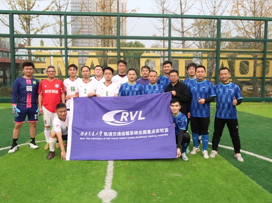 Il gruppo di esperti della Southwest Jiaotong University visita la Zhengxi Hydraulics per una collaborazione industriale