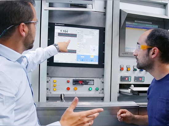 I nostri tecnici dell'assistenza vi forniscono supporto sia di persona che virtualmente.