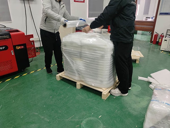 Consegna riuscita di una saldatrice laser 4 in 1 da 1500 W in Germania