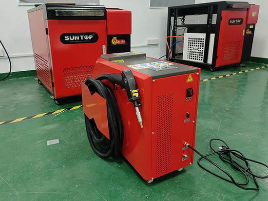 SUNTOP consegna in Spagna una saldatrice laser portatile integrata raffreddata ad aria personalizzata