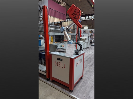 Con il settimo asse, un robot può espandere in modo flessibile il suo spazio di lavoro, anche senza un armadio di comando separato.