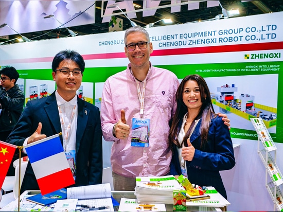 Zhengxi Intelligent brilla al JEC WORLD 2026: un nuovo futuro per lo stampaggio di materiali compositi
