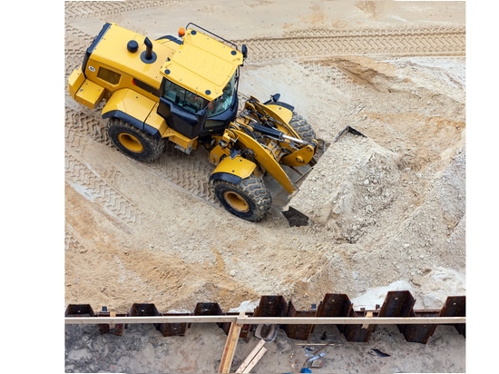 Un escavatore in un cantiere