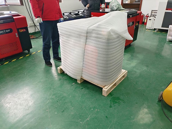 SUNTOP spedisce in Spagna una saldatrice laser 5 in 1 da 2 kW completamente collaudata