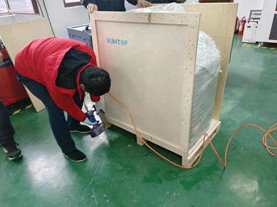 SUNTOP spedisce in Spagna una saldatrice laser 5 in 1 da 2 kW completamente collaudata