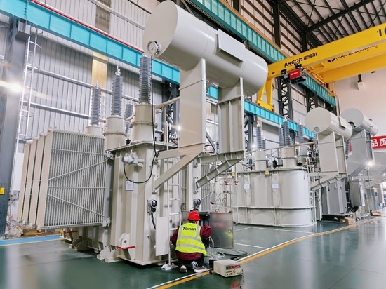 Tour della fabbrica per i clienti d'oltremare