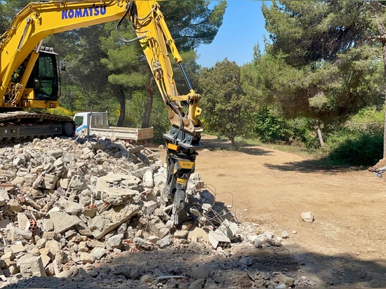2025 - la prima pinza demolitrice venduta in Francia