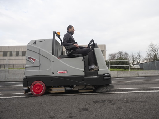 C120: La lavasciuga pavimenti industriale Comac, progettata per ogni esigenza di pulizia