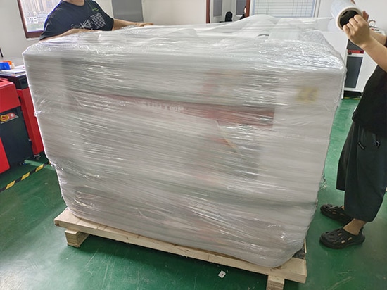 Macchine per il taglio e l'incisione laser a CO₂ ufficialmente spedite in Australia, accelerando l'espansione sul mercato globale