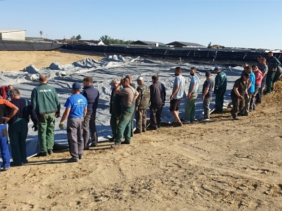 Il team dedicato che ha portato a termine con successo l'installazione del Bagtank da 7.500 m³ in Ungheria.